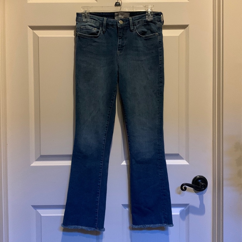 FREE PEOPLE Skinny Jeans With Raw Hem Bottom Size 27”W